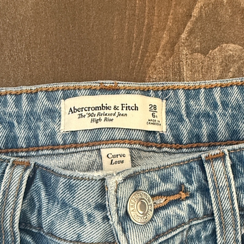 Abercrombie & Fitch 90’s Relaxed High Rise CURVE LOVE